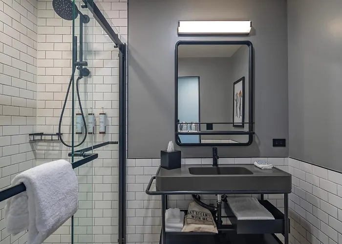 Moxy Downtown 3*