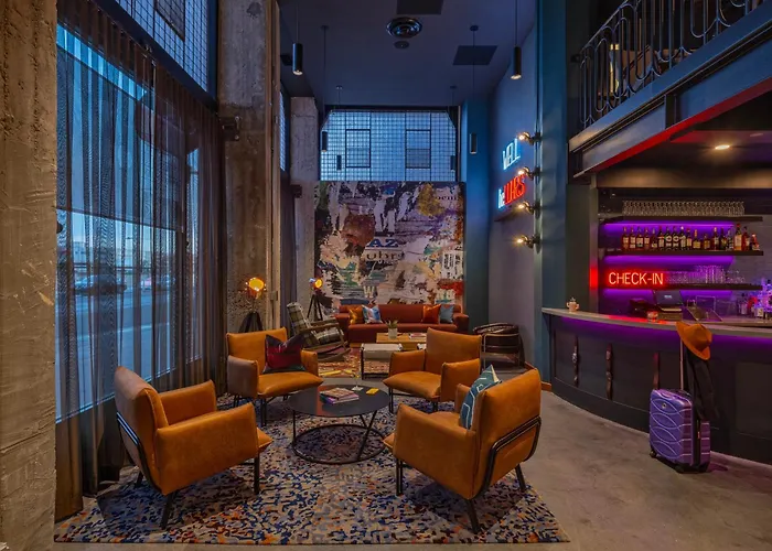 Moxy Downtown Hotel 3*