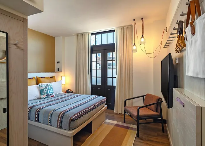 Hotel Moxy Downtown