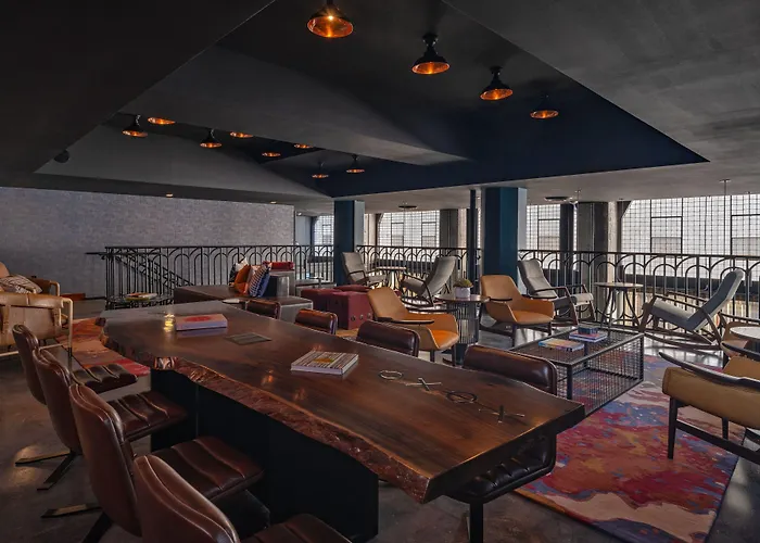 Moxy Downtown Hotel 3*