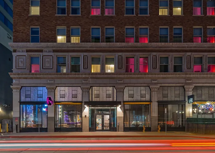 Moxy Downtown Hotel 3*
