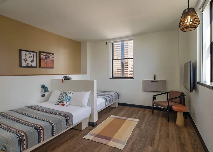 Moxy Downtown 3*