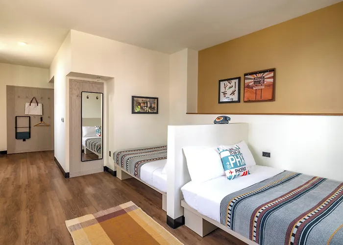 Moxy Downtown 3*