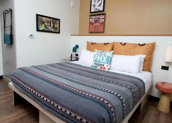 Moxy Downtown Hotel 3*