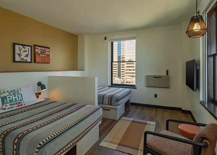 Moxy Downtown 3*
