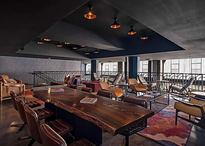 Moxy Downtown 3*