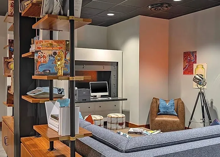 Hotel Moxy Downtown 3*