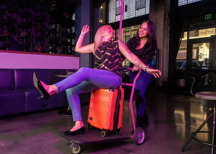 Hotel Moxy Downtown